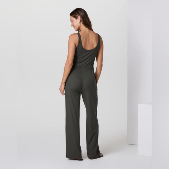 NEW Vuori Pose Scoop Jumpsuit in Kale - Picture 4 of 8